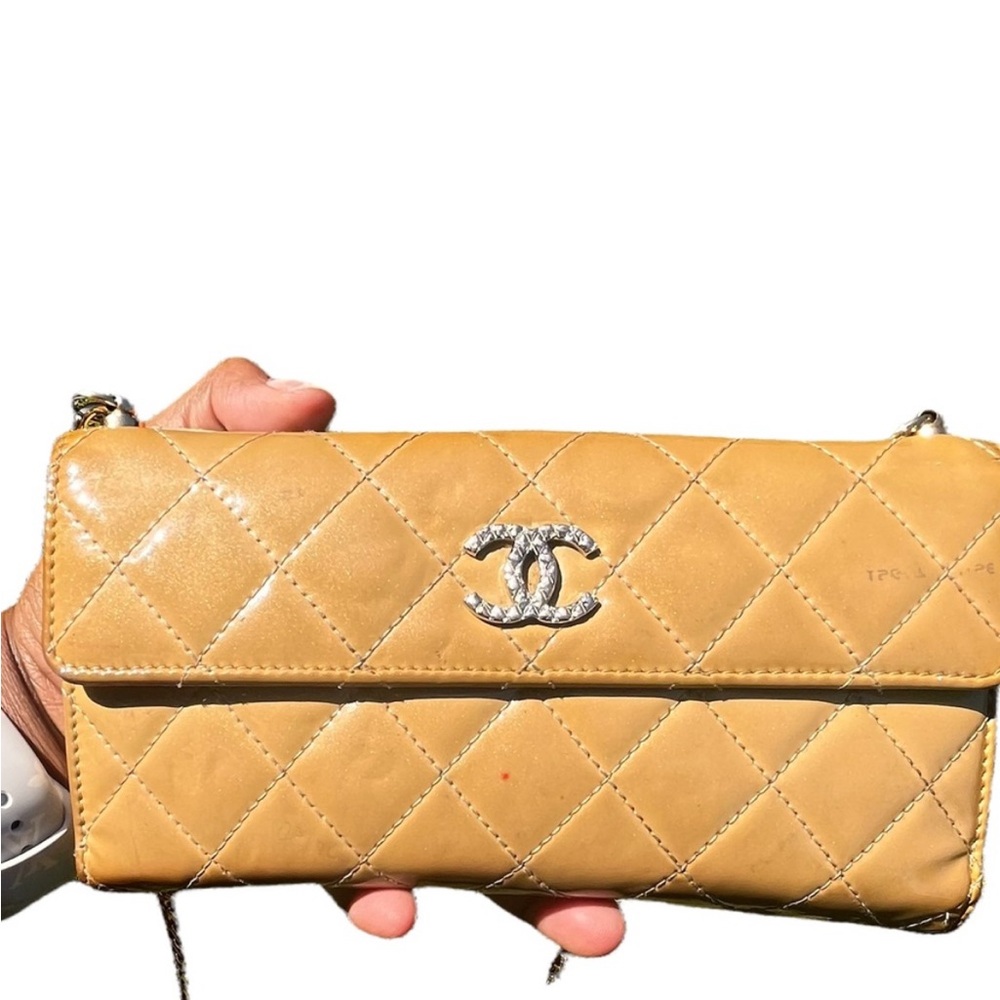 Chanel wallet on Chain